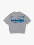 「TELL ME ABOUT IT」スタイルの半袖Tシャツ